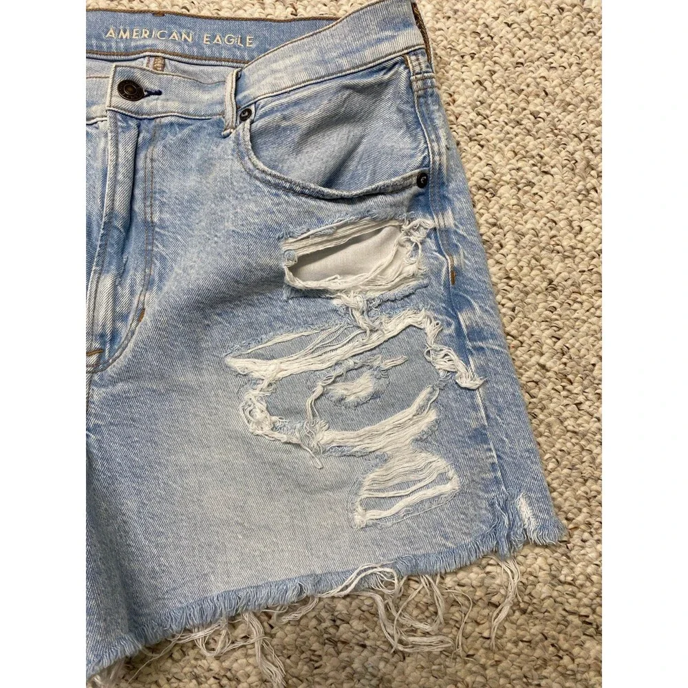 12 American Eagle Highest Rise 90s Boyfriend Short Distressed Raw Him Light Wash - Picture 2 of 6